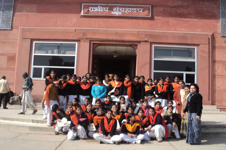 https://cache.careers360.mobi/media/colleges/social-media/media-gallery/15013/2021/4/27/Group Photo of RCA Girls PG College Mathura_Others.png